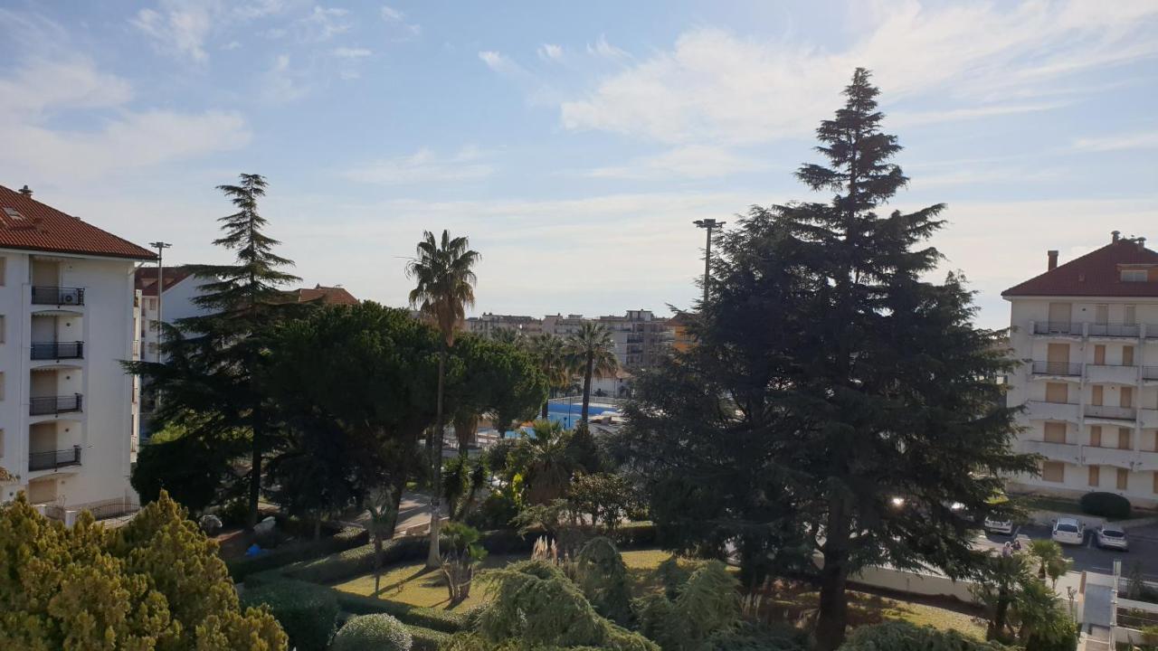 Condominio Ariazzurra S. Bart. San Bartolomeo Al Mare Luaran gambar