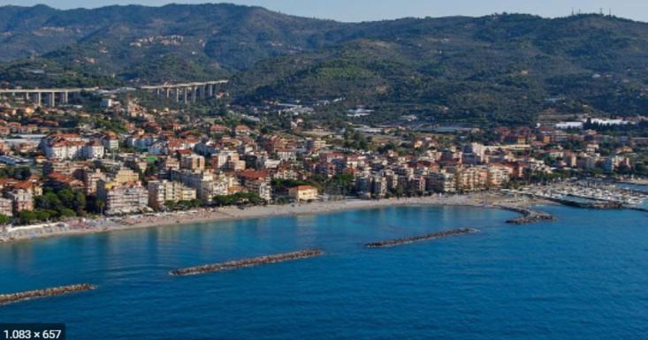 Condominio Ariazzurra S. Bart. San Bartolomeo Al Mare Luaran gambar