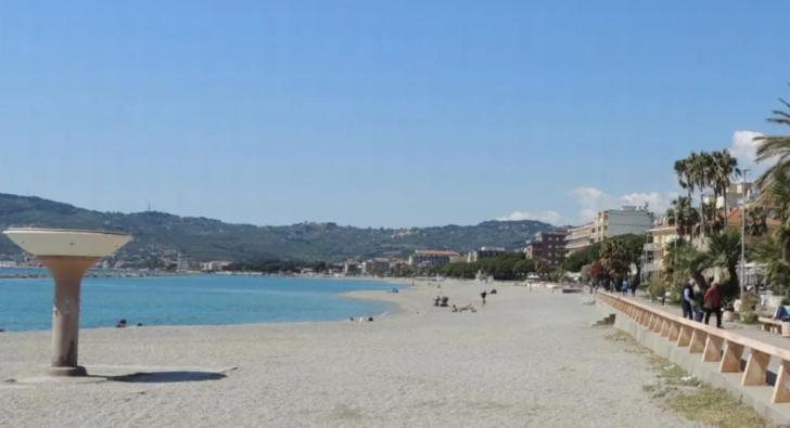 Condominio Ariazzurra S. Bart. San Bartolomeo Al Mare Luaran gambar