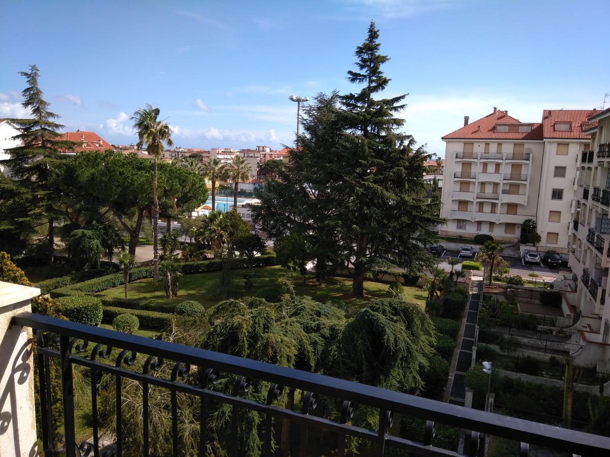 Condominio Ariazzurra S. Bart. San Bartolomeo Al Mare Luaran gambar