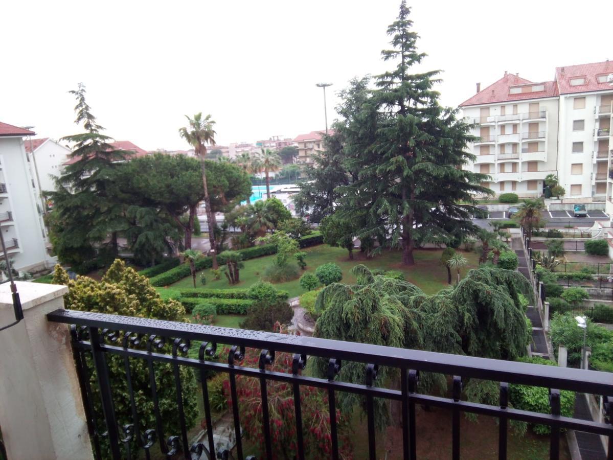 Condominio Ariazzurra S. Bart. San Bartolomeo Al Mare Luaran gambar